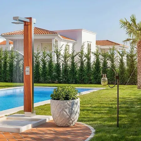 Majesty Villa
