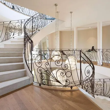 Villa Majesty *